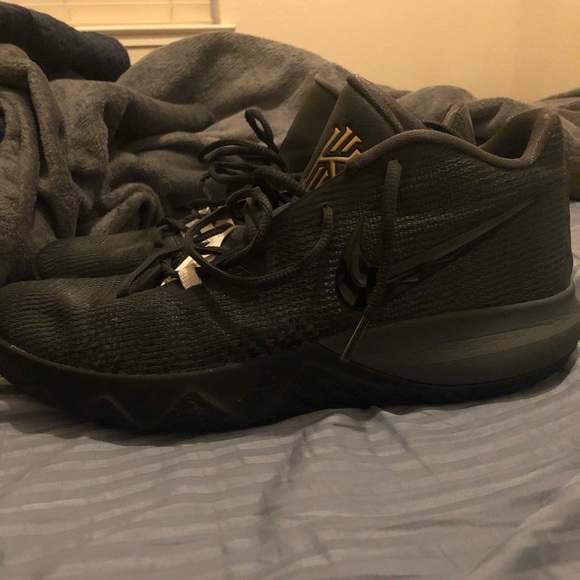 Nike Other - Nike Kyrie 2